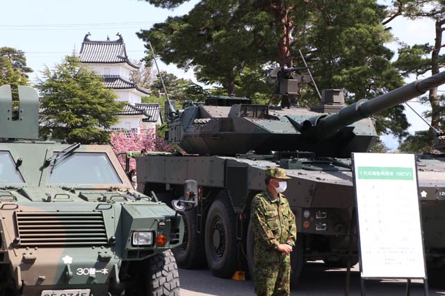 陸上自衛隊新発田駐屯地で開設70周年･第30普通科連隊創隊61周年記念行事