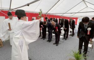 落雷で焼失した弥彦のグループホーム再建で新築工事の地鎮祭