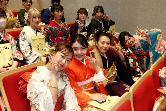加茂市で二十歳を祝う会