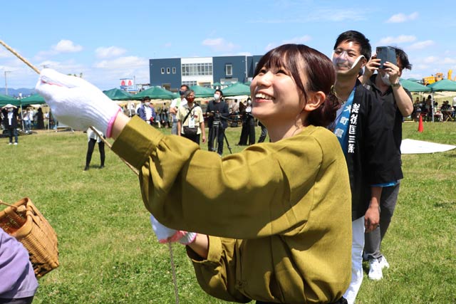 6月の三条凧合戦に参加した声優の稲垣好さん