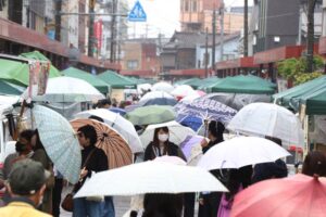 一ノ木戸商店街で開かれた三条マルシェ