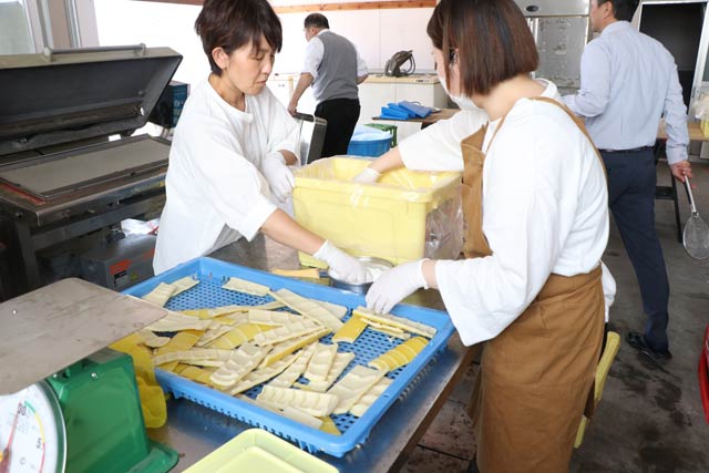 「道の駅たがみ」のメンマ作り