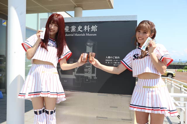 燕市産業史料館前で