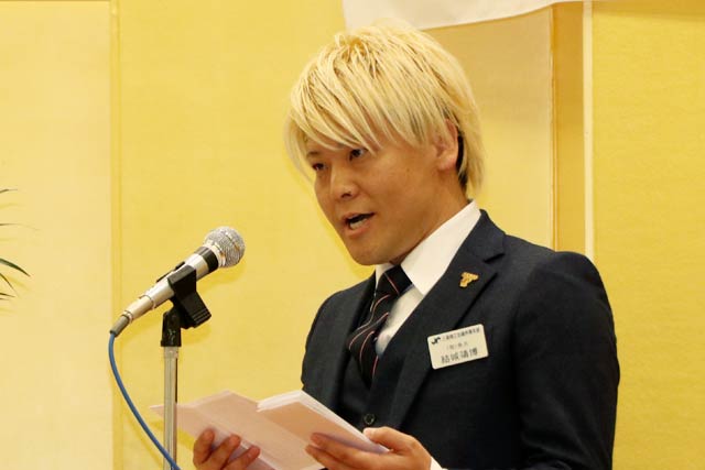 式辞を述べる結城会長