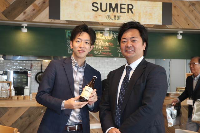 上田副市長(左)と東社長