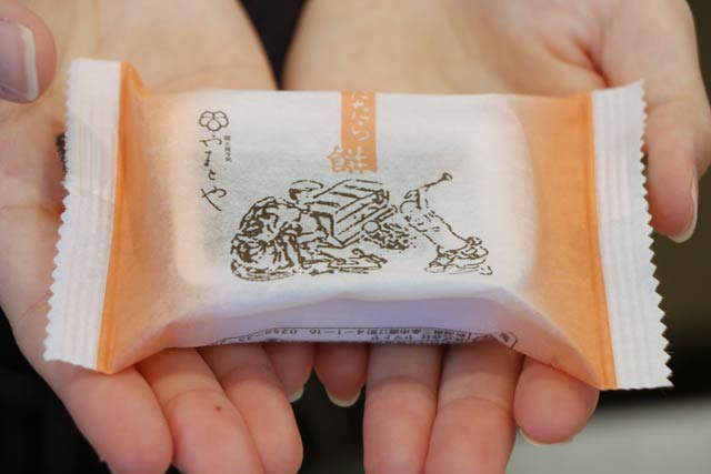 ヤマトヤの「たたら餅」1袋分をまるまるソフトクリームにプラス