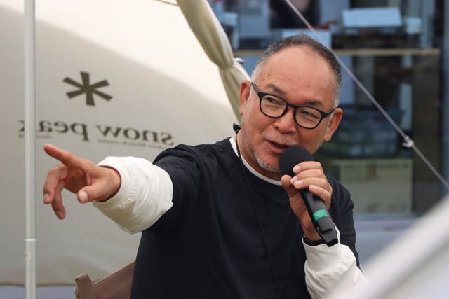 65周年記念トークショーの山井太代表