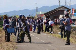 5日まで見附今町・長岡中之島大凧合戦 畳8枚分の大凧が空中戦