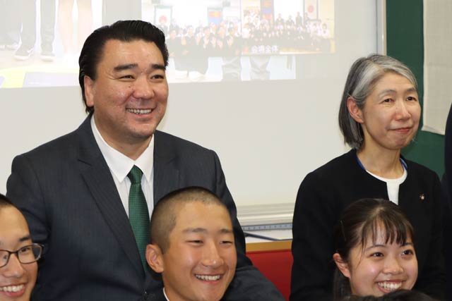 日馬富士さんと勝山校長