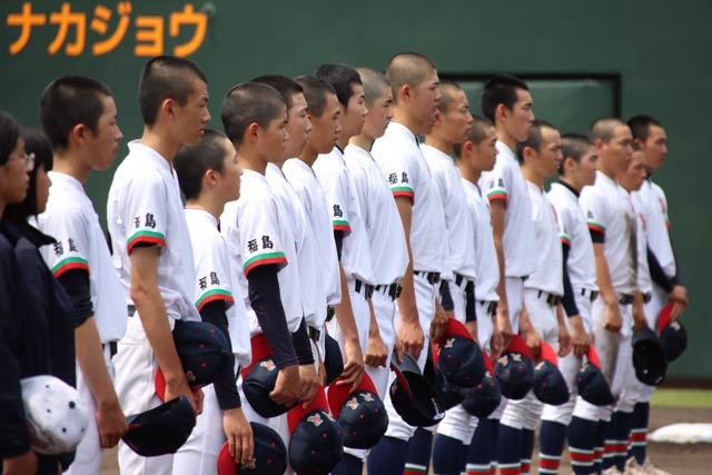 歓迎式でダイヤモンドに整列した只見高校野球部
