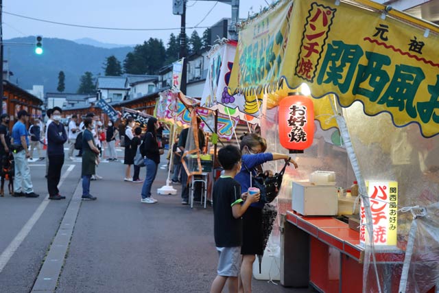 長瀬神社春季祭礼に伴う露店市場