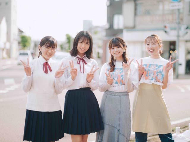 ドラマとアニメのキャストで4ショット