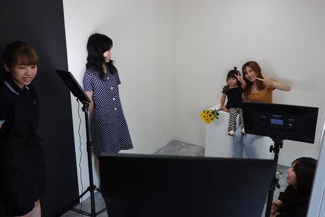 撮影用照明を備えた写真撮影できる店舗も