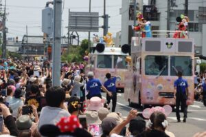 3度目の正直で「まき夏まつり」にディズニーパレードがやって来た