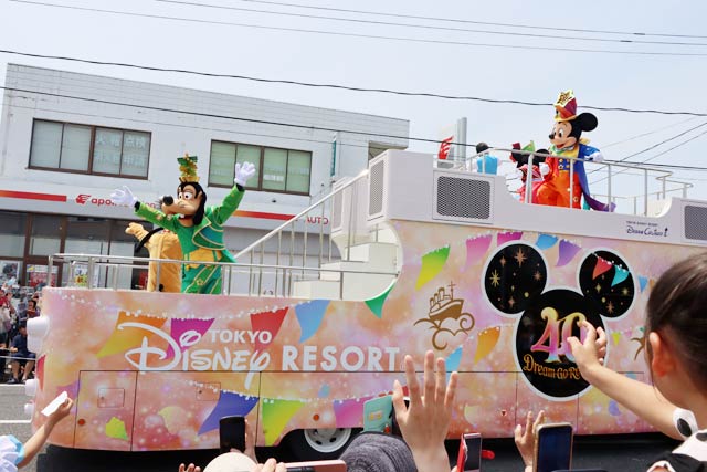 まき夏まつりにディズニーパレードがやってきた