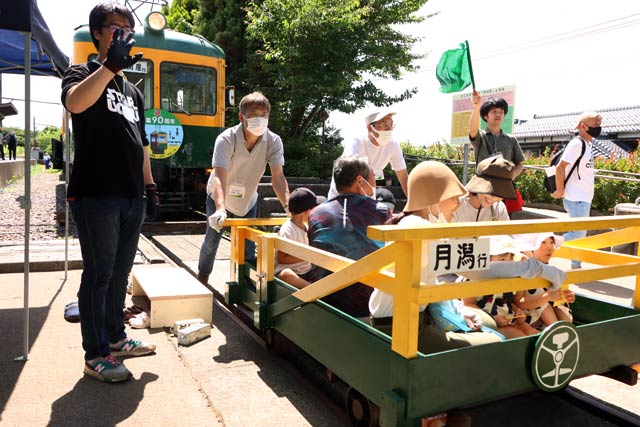 子どもたちに人気のトロッコ電車体験