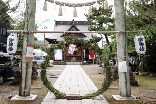 茅の輪が設置された戸隠神社