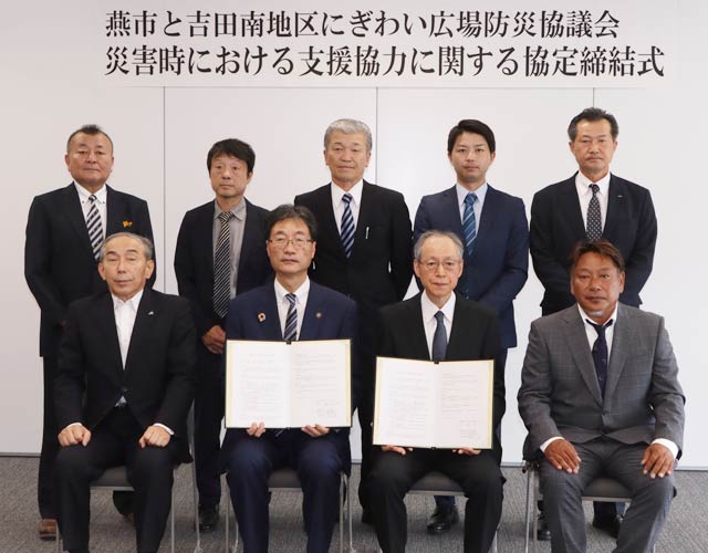 出席者で記念写真