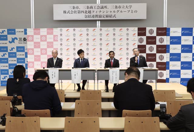記者会見
