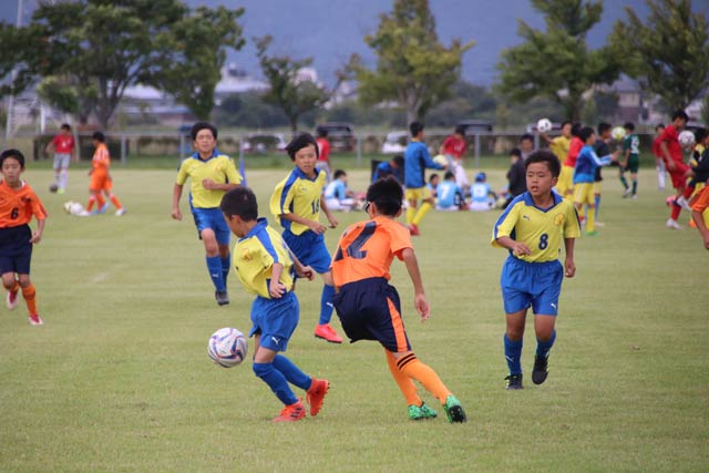 サッカー大会の会場に利用されることが多い吉田ふれあい広場（2019年9月の第3回燕ロータリークラブ杯サッカー大会U12）