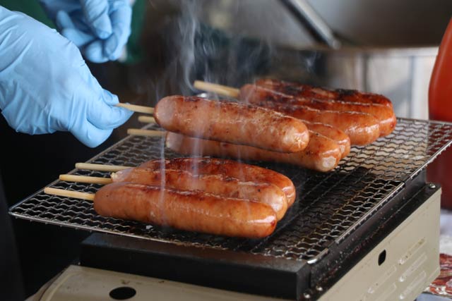焼き上がるあとから売れてあっという間に完売したフランクフルト