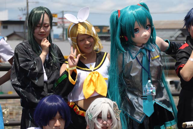 撮影化のコスプレイヤー