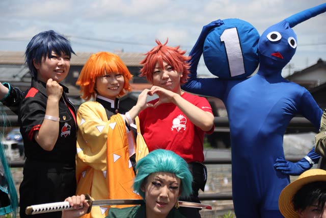 撮影化のコスプレイヤー