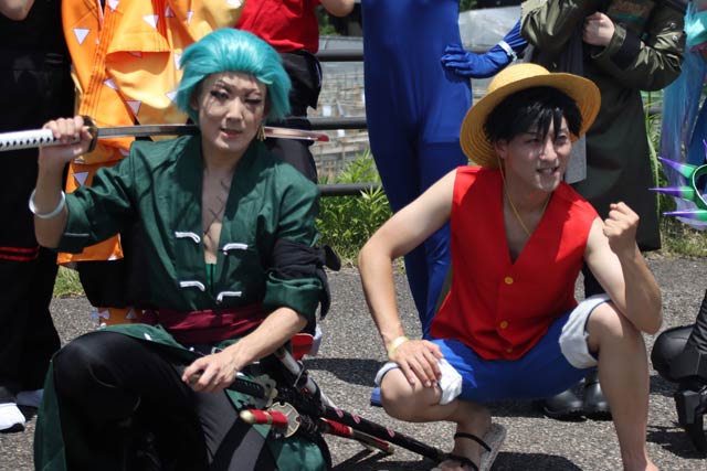 撮影化のコスプレイヤー
