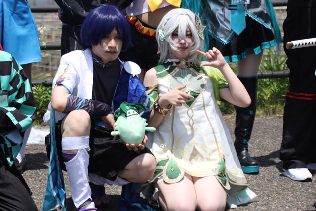 撮影化のコスプレイヤー