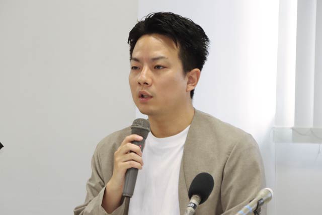 横山事務局長