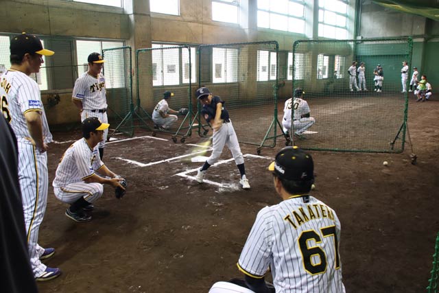 ブルペンで小年野球教室