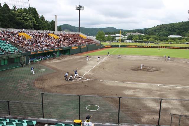 絶好のコンディションの三条パール金属スタジアム
