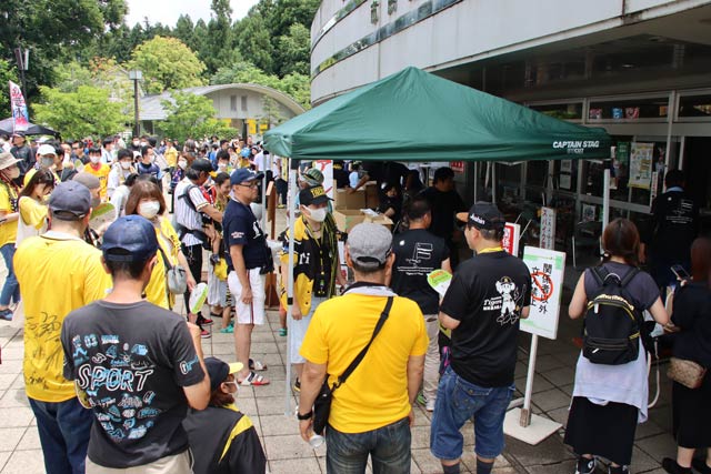 試合開始前から阪神ファンらで盛り上がる