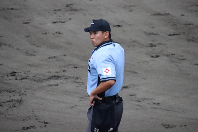 中越高校出身の川上拓斗主審