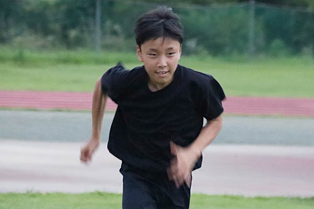 第39回日清カップ新潟県小学生陸上競技交流大会の男子5年100mで優勝した富樫春人さん