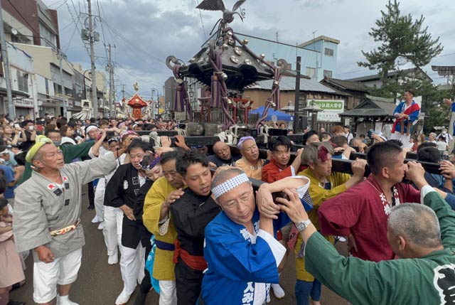 燕1000人みこし