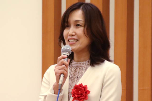 国定代議士代理の律子夫人