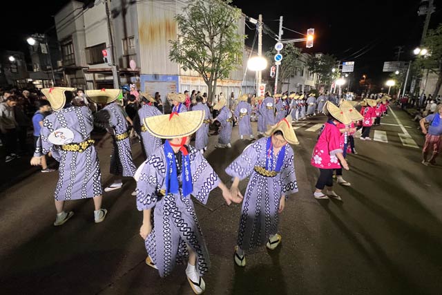 分水まつりの民謡流し「分水おけさ」