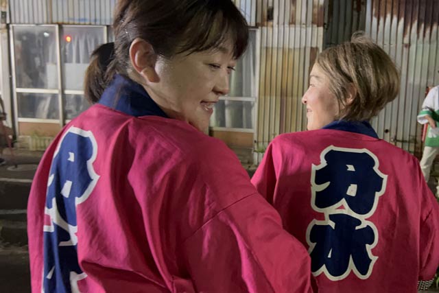 はっぴを新調した分水商工会女性部