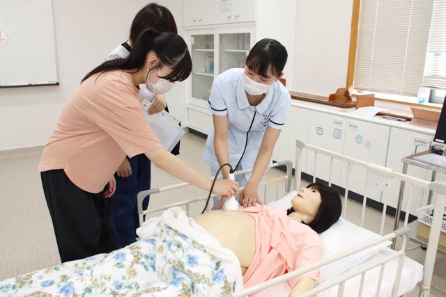 加茂暁星校で看護の職場疑似体験