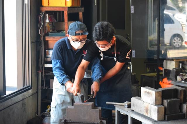 2022年度サマーリーグでエクスカーションに参加した早稲田大学　場所:三条鍛冶道場