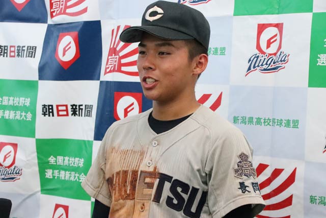 取材を受ける中越の大矢選手