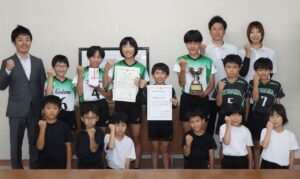 三条市長に優勝を報告した「こだまジュニアクラブ」