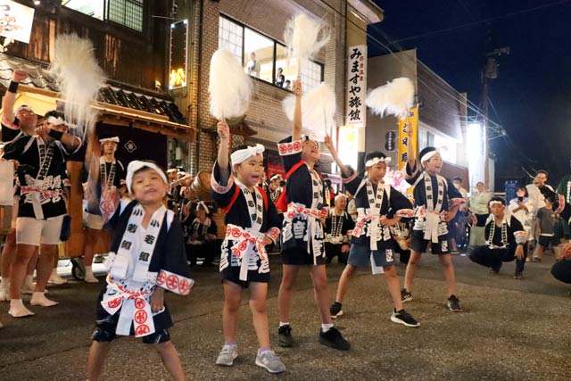 子どもたちが木遣りを披露