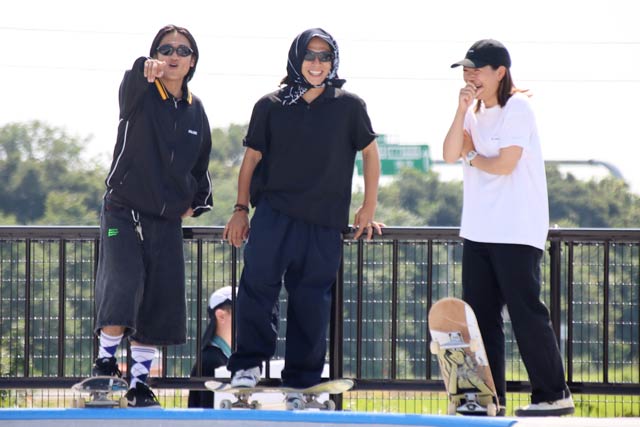 左から平野海祝選手、平野歩夢選手、冨田せな選手