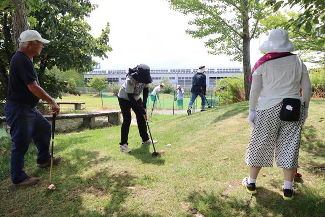 猛暑のなか燕市吉田ポケットパークでパークゴルフ