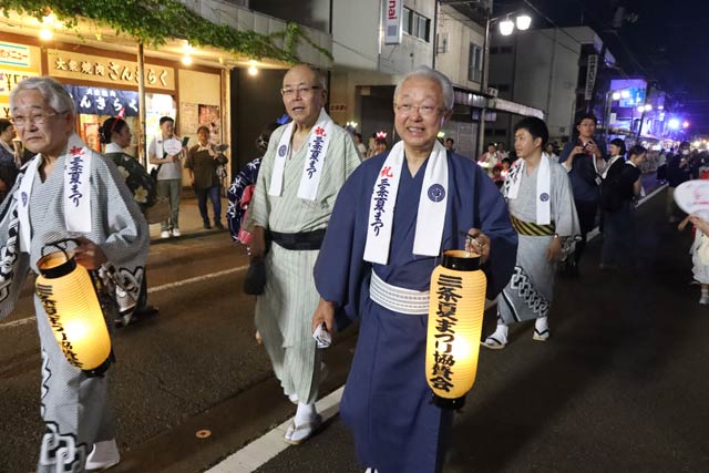 三条夏まつりの民謡踊り流し