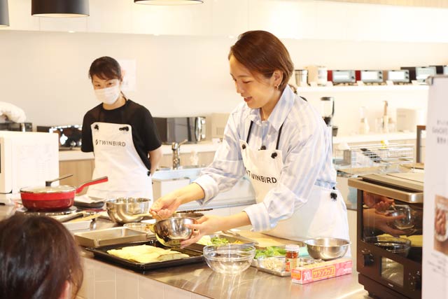 和田明日香さんの料理ショーはツインバード製品を使って「かぼちゃの濃厚プリン燕三条ver.～レガーロのジェラート乗せ～」と「枝豆変化球」を調理