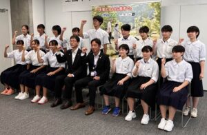 全国中学校体育大会に出場する燕市内中学校の生徒の激励会