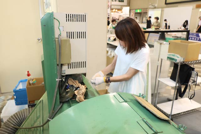スプーン磨き体験